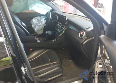 2020 Mercedes-Benz Glc 300 z USA, uszkodzony, nr VIN WDC0G8DBXLF719922